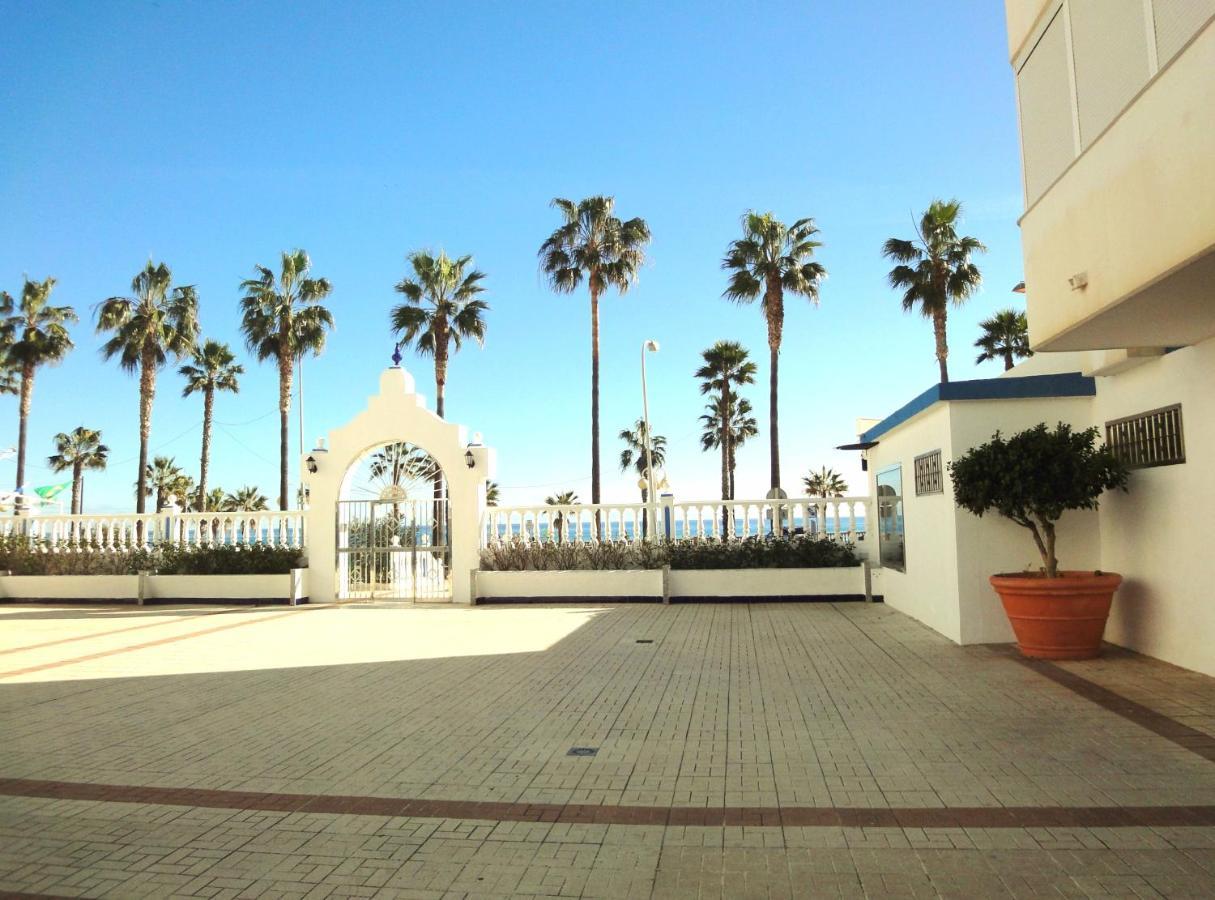 Costamar, Primera Linea De Playa, 3 Dormitorios, 2 Banos, Vistas Al Mar, Internet Wifi Y Garaje, Ideal Parejas Y Familias Benalmádena