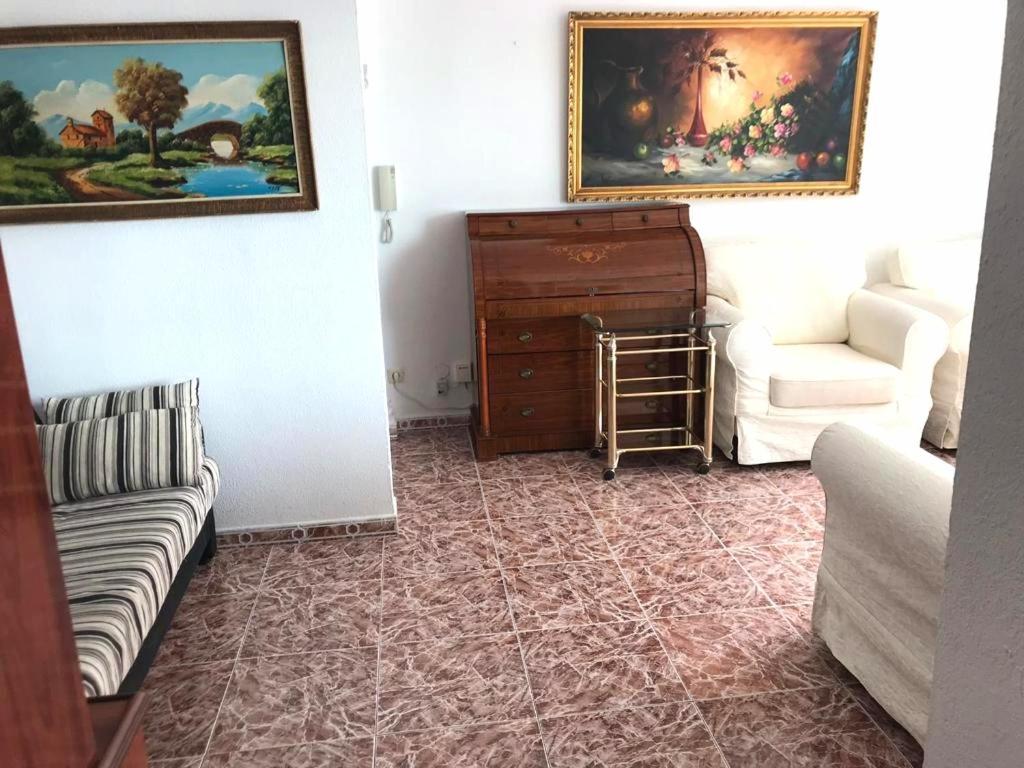 Apartment Costamar, Primera Linea De Playa, 3 Dormitorios, 2 Banos, Vistas Al Mar, Internet Wifi Y Garaje, Ideal Parejas Y Familias Benalmádena
